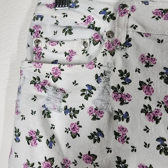 MADDEN NYC FLORAL SHORTS - Picture 4 of 7